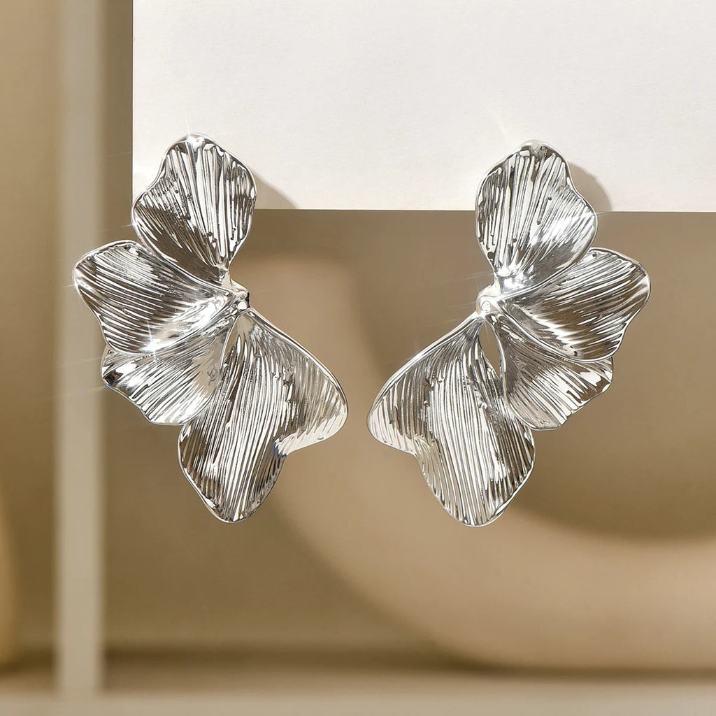 Elegante Ginkgo Blätter Halbe Blume Ohrstecker für Frauen Design Sinn Gold Farbe Blütenblätter Piercing Ohrringe Damen Schmuck