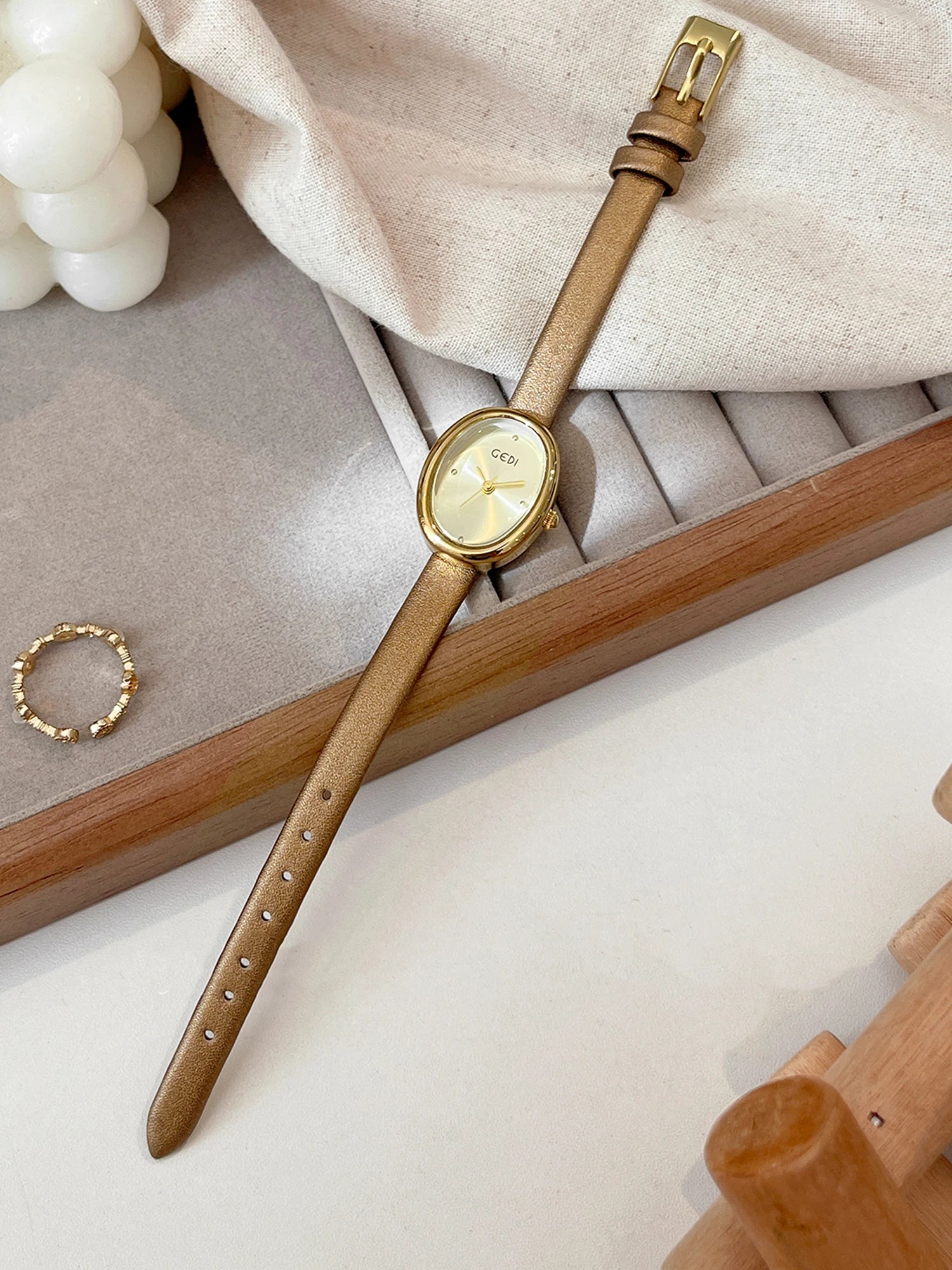 Elegante Luxus-Armbanduhren mit Lederarmband für Damen, wasserabweisender Quarzuhr mit kleinem ovalem Zifferblatt, perfektes Geschenk für Damen