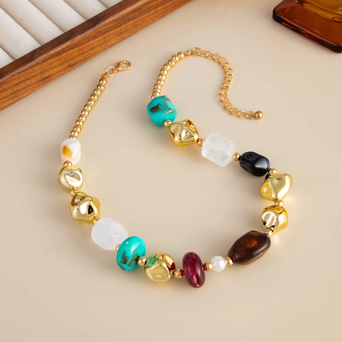 KunJoe Böhmische farbige Harzperlen-Halskette für Frauen, Vintage, verstellbare Acryl-Kurzhalskette, Schmuck am Hals