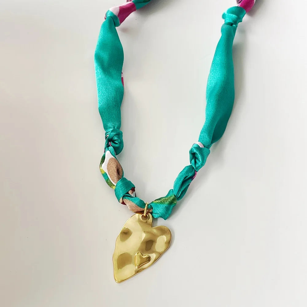 30 neue Feiertags-Spaß-Schal-Halskette mit riesigen Herzen oder kleinen Herzen, Weihnachtsgeschenk für Frauen, Mädchen, Mama