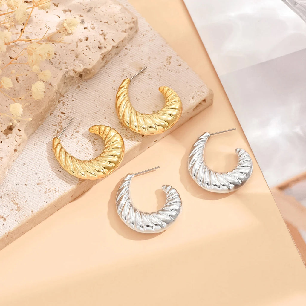 Natura Sabi Geometrische unregelmäßige metallische Farbohrringe für Frauen 2024, minimalistischer Stil, Persönlichkeitsohrringe, trendiger Schmuck, Geschenk