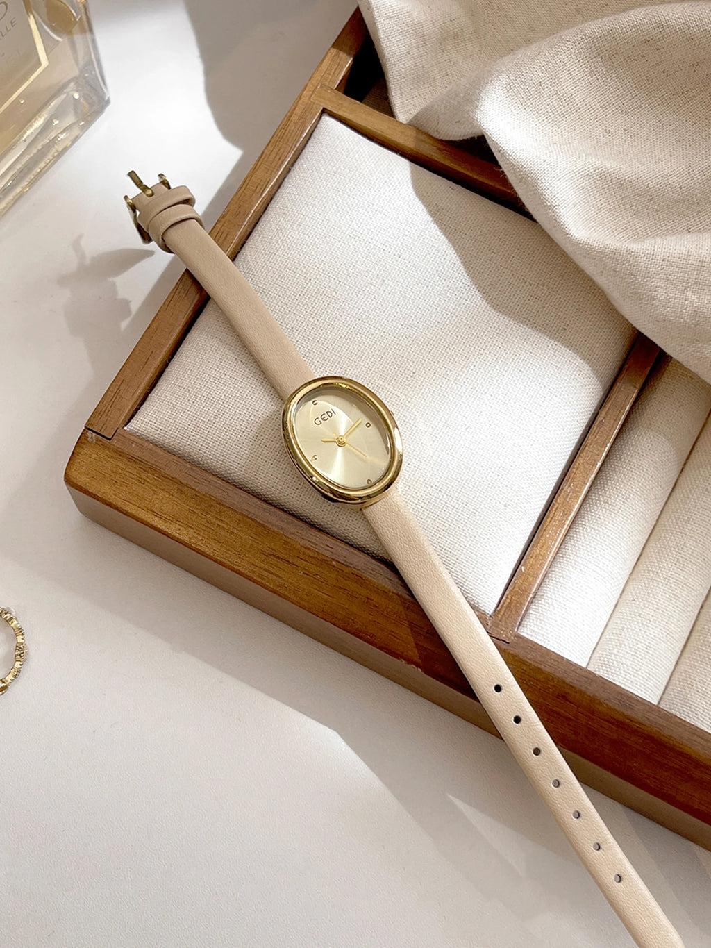 Elegante Luxus-Armbanduhren mit Lederarmband für Damen, wasserabweisender Quarzuhr mit kleinem ovalem Zifferblatt, perfektes Geschenk für Damen