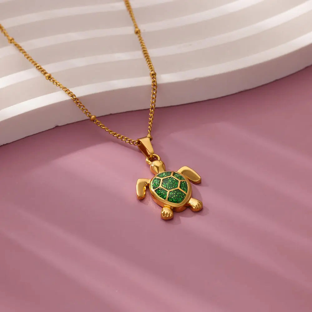Farbige Schildkröten-Halskette aus Edelstahl – Sommerliche Perlenkette mit Tieranhänger für Damen & Unisex | Strand Schmuck Vintage Stil