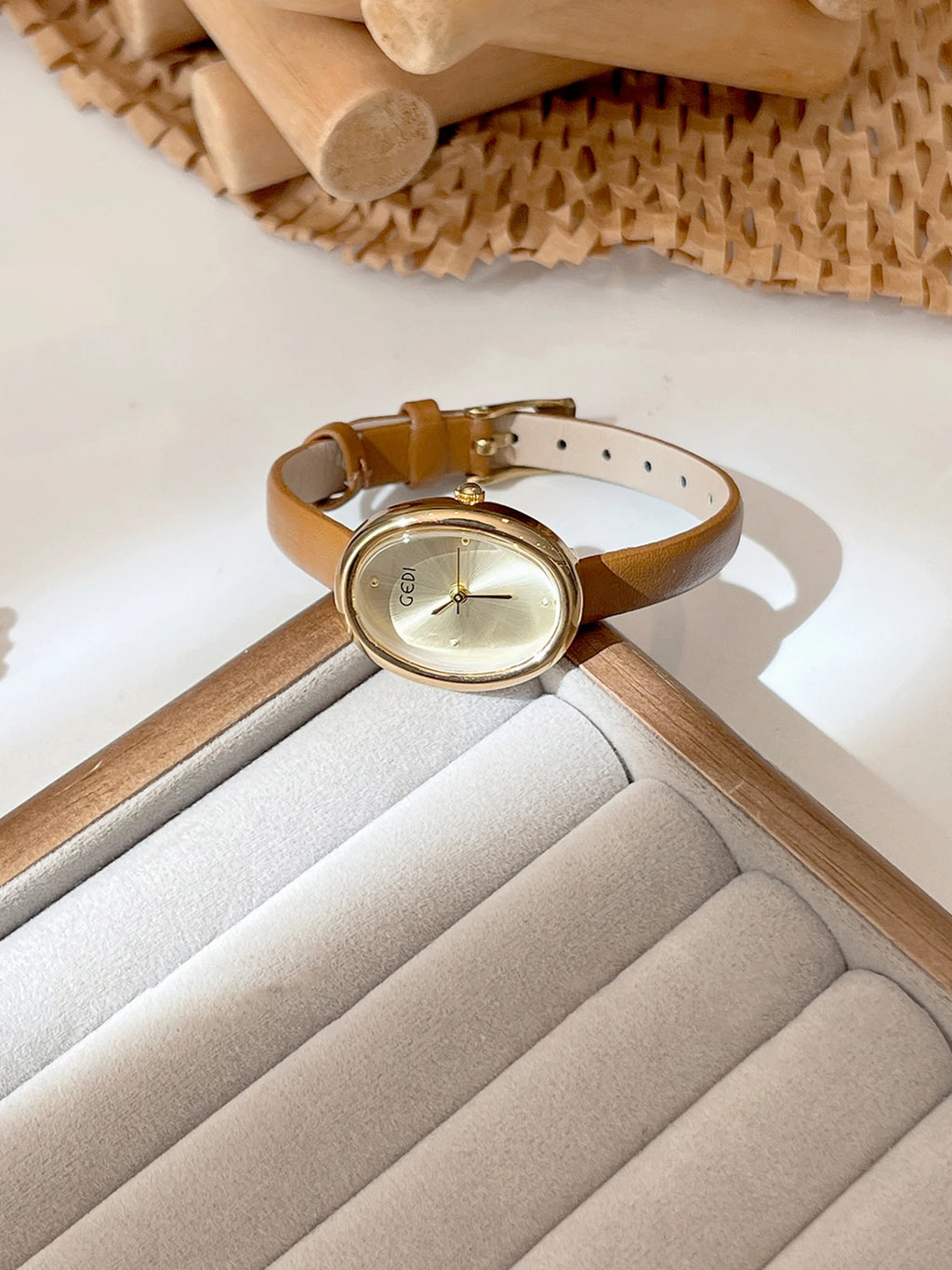 Elegante Luxus-Armbanduhren mit Lederarmband für Damen, wasserabweisender Quarzuhr mit kleinem ovalem Zifferblatt, perfektes Geschenk für Damen