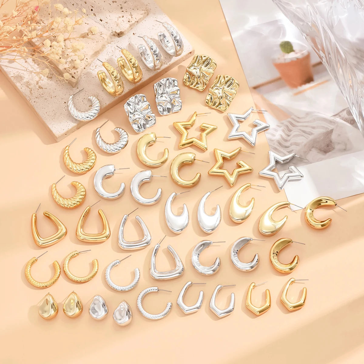 Natura Sabi Geometrische unregelmäßige metallische Farbohrringe für Frauen 2024, minimalistischer Stil, Persönlichkeitsohrringe, trendiger Schmuck, Geschenk