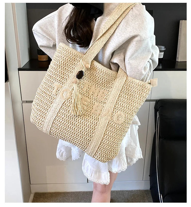Französischer Stil, große Kapazität, gewebte Strohtasche für Damen, neue Strandurlaub-Umhängetasche, lässige Pendler-Einkaufstasche, Geldbörse