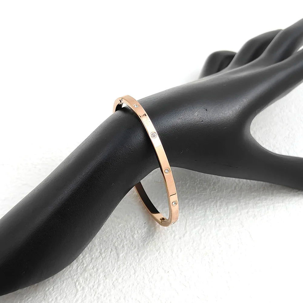 Exquisites Armband aus 18 Karat vergoldetem Edelstahl: glitzernde Dekoration, geeignet für formelle Hochzeiten, modischer Handgelenkschmuck