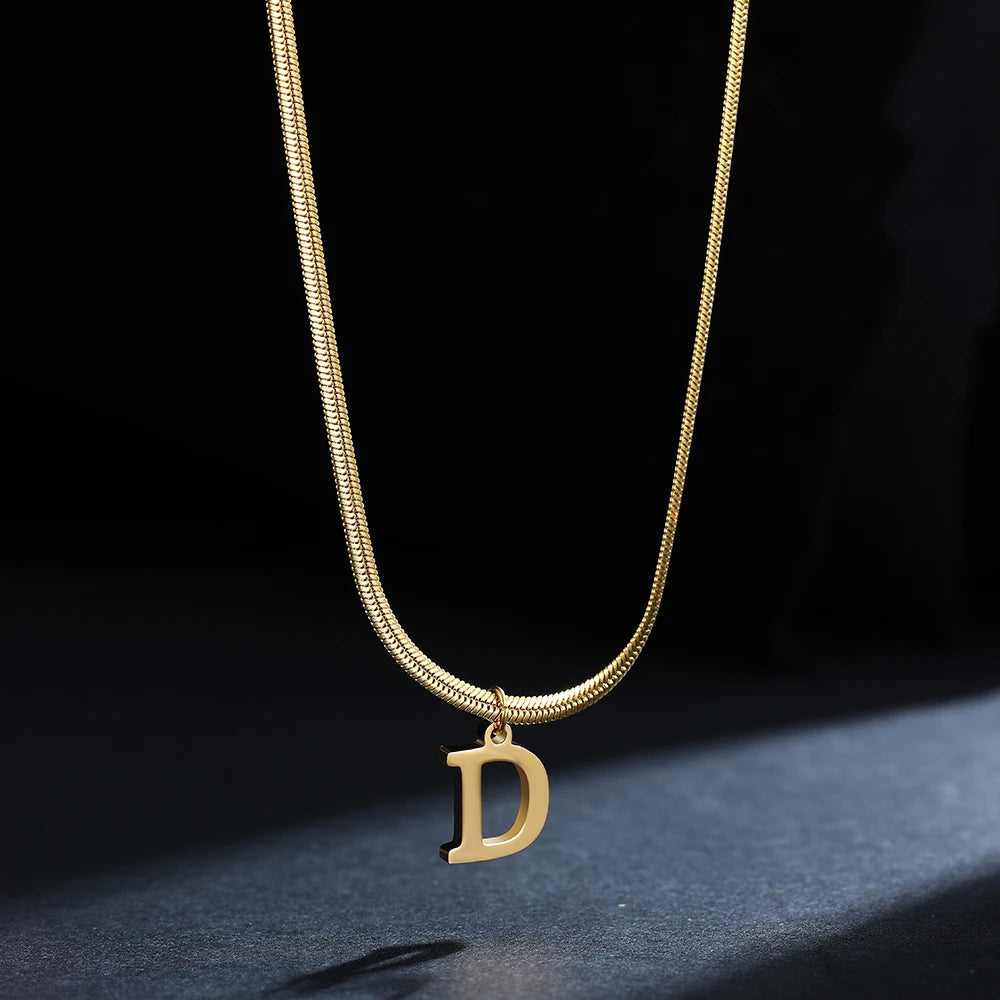 A-Z Alphabet vergoldeter Edelstahl Anhänger Halskette für Frauen Schlangenkette Anfangsbuchstabe Schlüsselbein Halsketten Kragen Schmuck