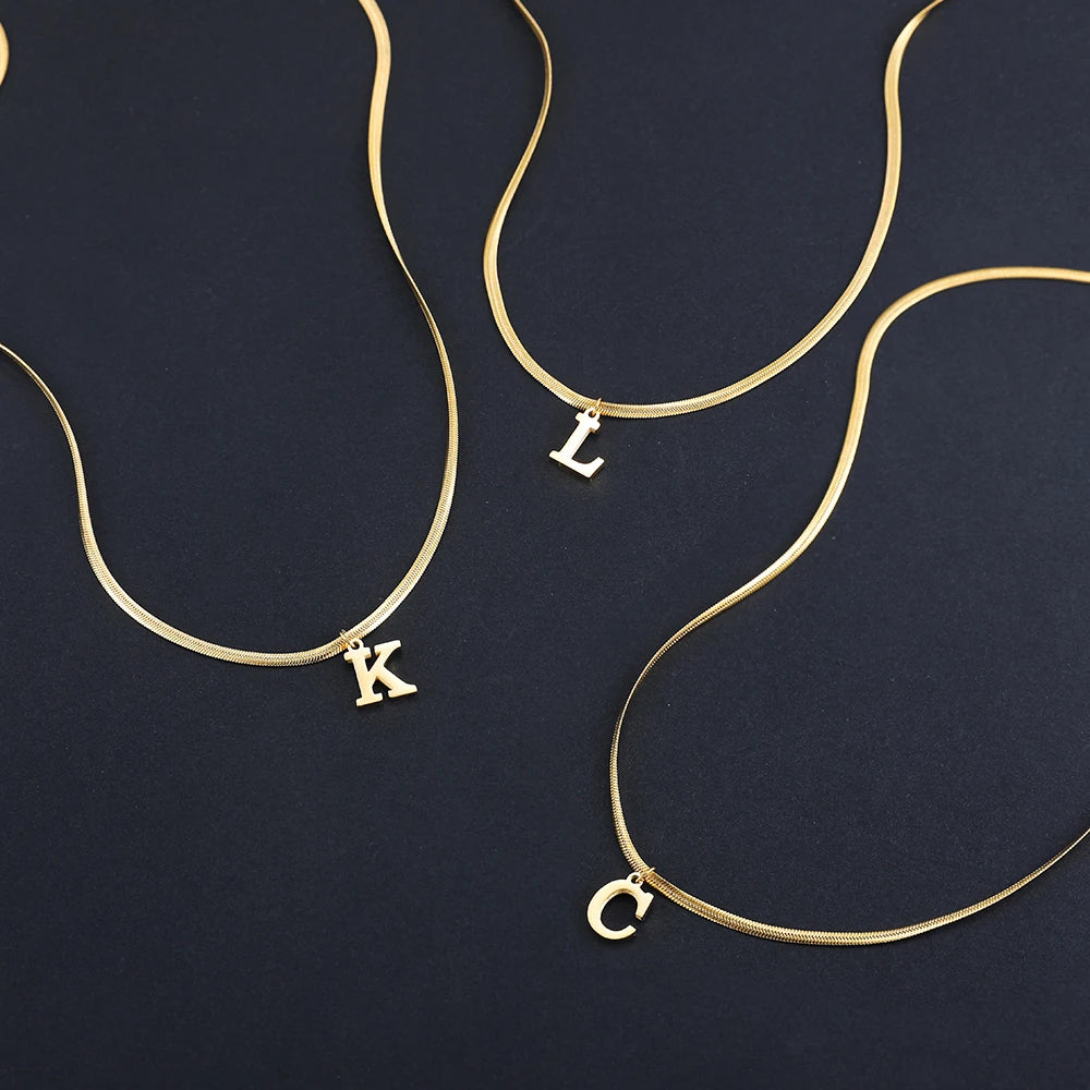 A-Z Alphabet vergoldeter Edelstahl Anhänger Halskette für Frauen Schlangenkette Anfangsbuchstabe Schlüsselbein Halsketten Kragen Schmuck