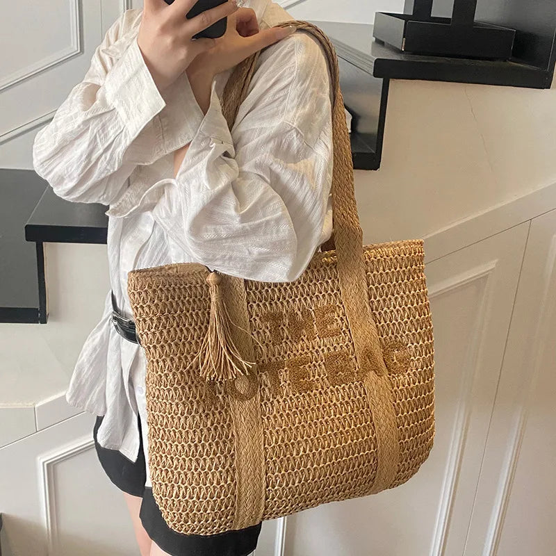 Französischer Stil, große Kapazität, gewebte Strohtasche für Damen, neue Strandurlaub-Umhängetasche, lässige Pendler-Einkaufstasche, Geldbörse
