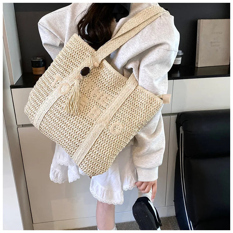 Französischer Stil, große Kapazität, gewebte Strohtasche für Damen, neue Strandurlaub-Umhängetasche, lässige Pendler-Einkaufstasche, Geldbörse