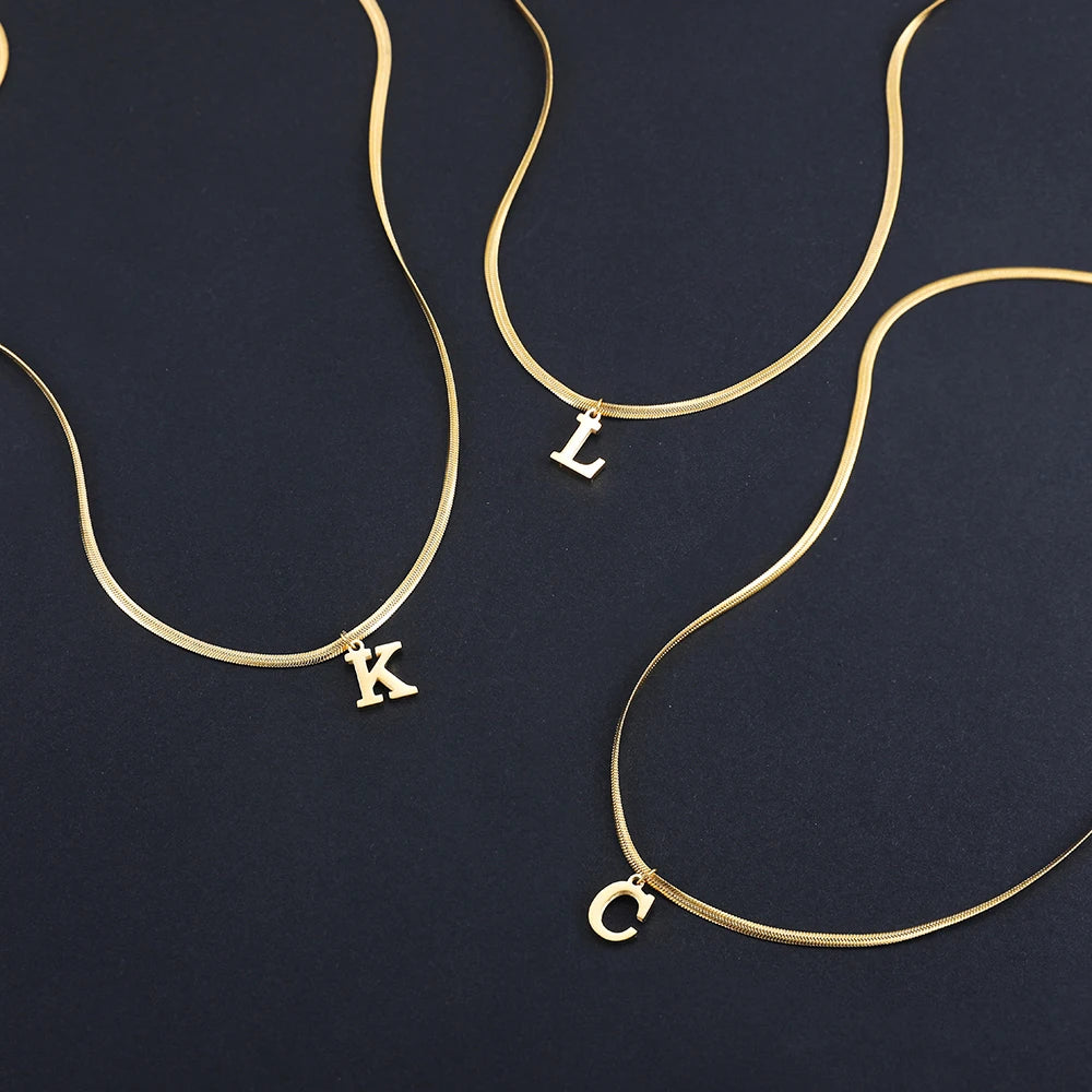 A-Z Alphabet vergoldeter Edelstahl Anhänger Halskette für Frauen Schlangenkette Anfangsbuchstabe Schlüsselbein Halsketten Kragen Schmuck