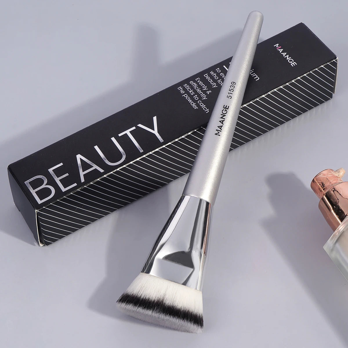 MAANGE Flachkopf-Grundierungspinsel mit Box – Für Puder, Rouge & Concealer