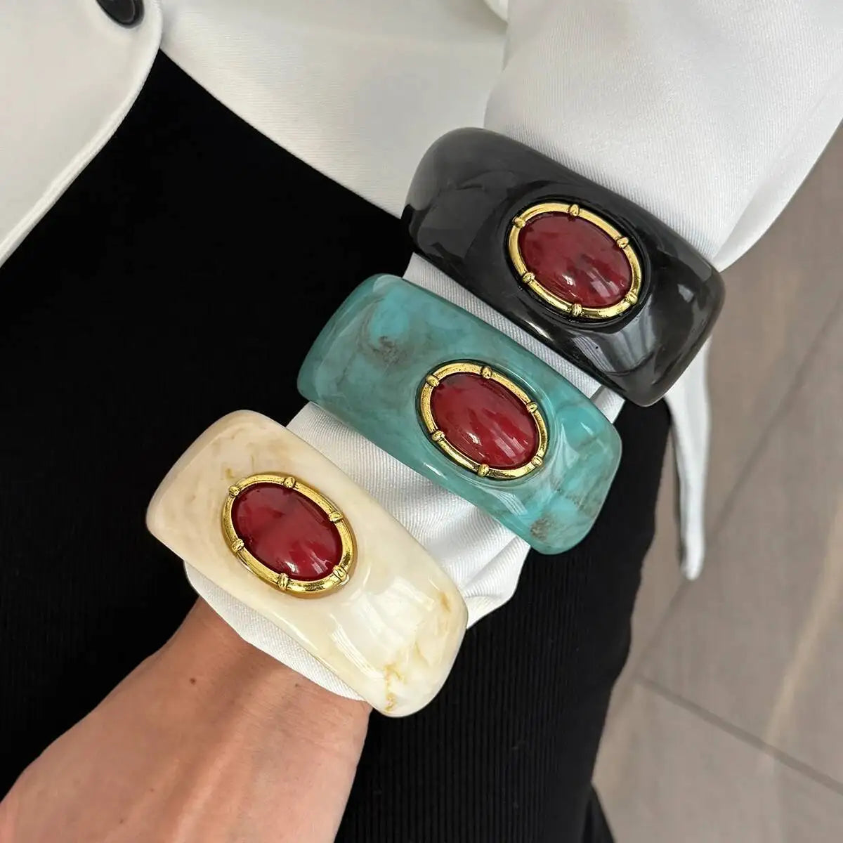 KunJoe Vintage Chunky Resin Acryl Armreif für Damen, Bohemian Geometrisch Unregelmäßiger Breiter Armreif, Schmuck Accessoire