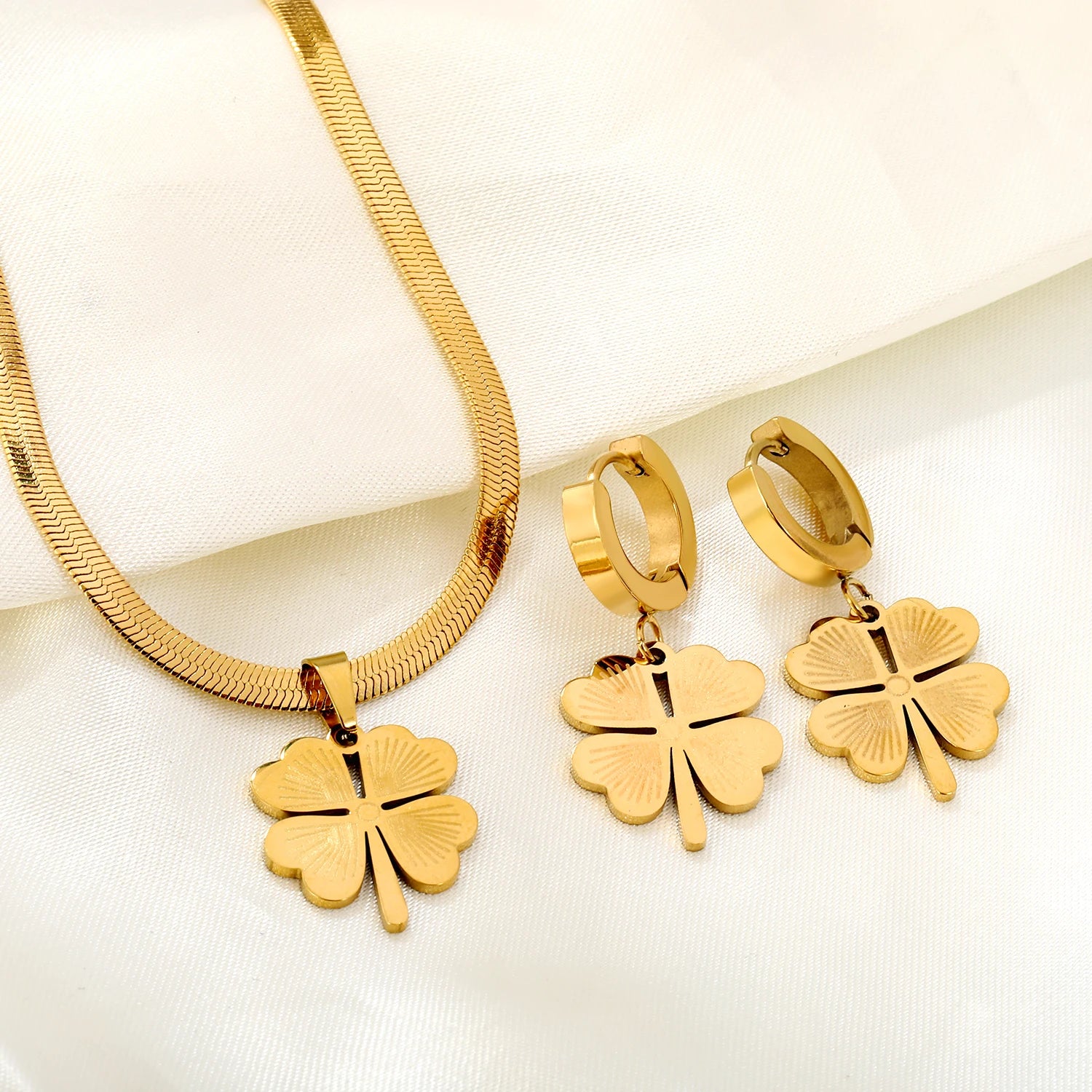 LUXUKISSKIDS Mode Kubische Liebe Herz Minimalistischen Schmuck Set Halskette Ohrringe Armbänder Edelstahl Frauen/Mädchen Zubehör