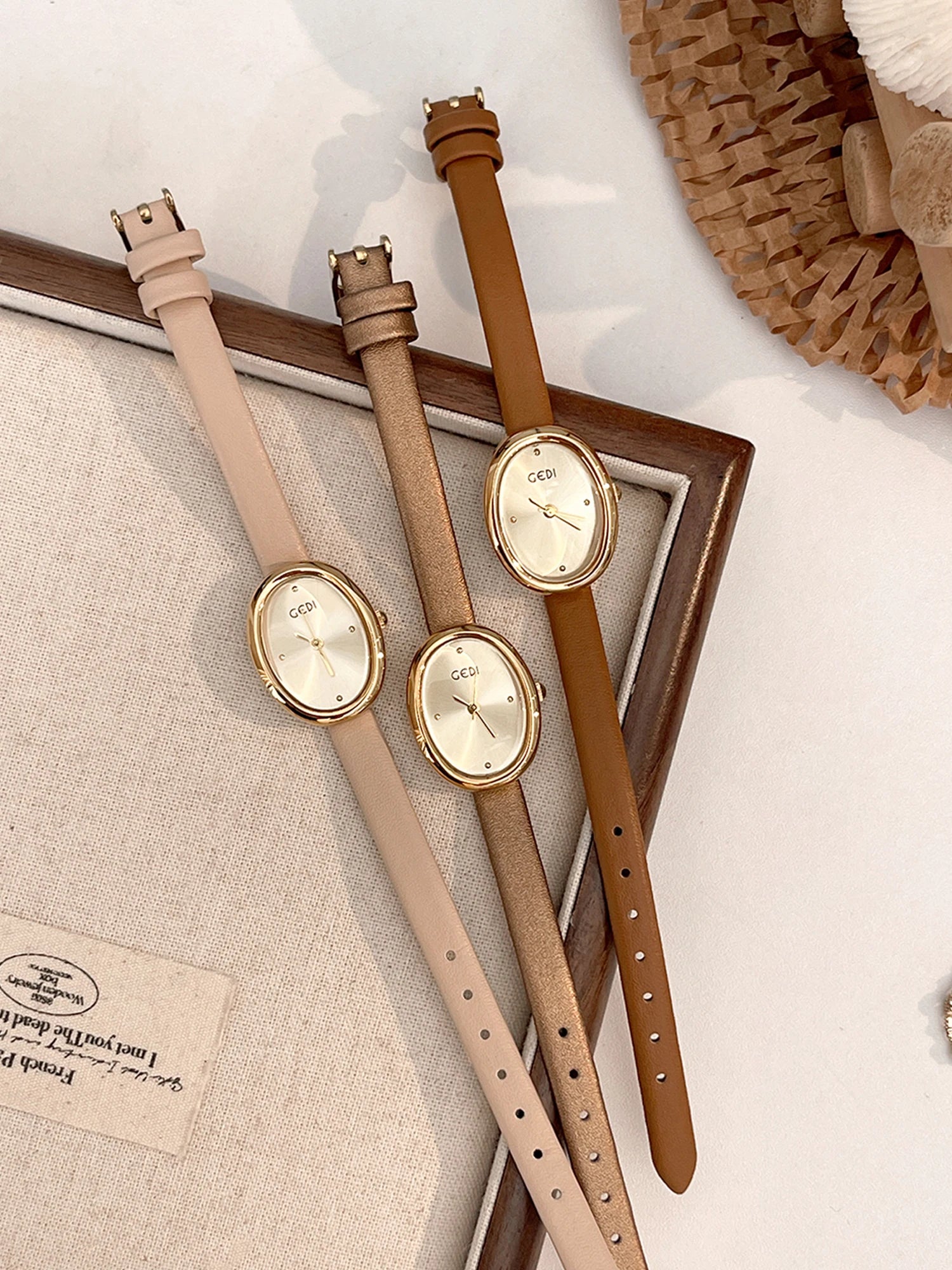 Elegante Luxus-Armbanduhren mit Lederarmband für Damen, wasserabweisender Quarzuhr mit kleinem ovalem Zifferblatt, perfektes Geschenk für Damen