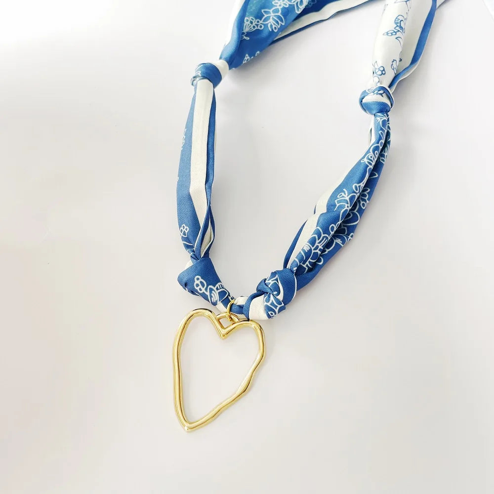 30 neue Feiertags-Spaß-Schal-Halskette mit riesigen Herzen oder kleinen Herzen, Weihnachtsgeschenk für Frauen, Mädchen, Mama