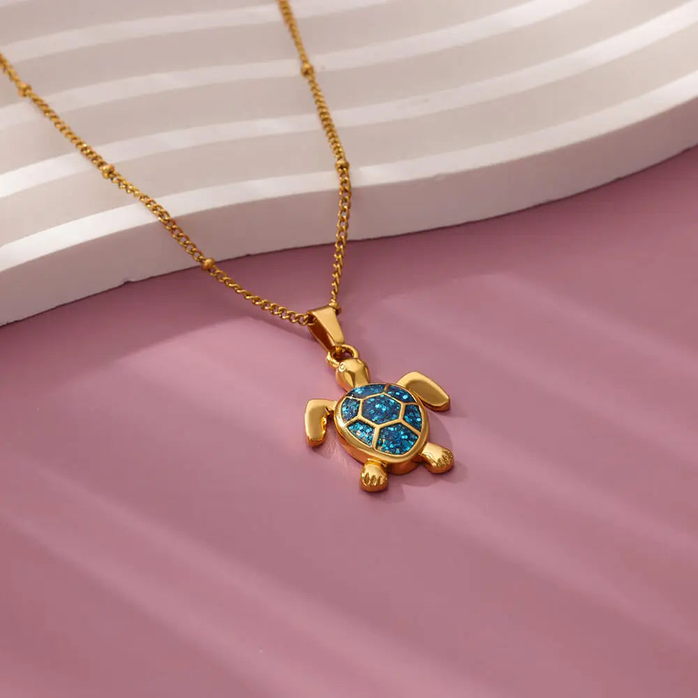 Farbige Schildkröten-Halskette aus Edelstahl – Sommerliche Perlenkette mit Tieranhänger für Damen & Unisex | Strand Schmuck Vintage Stil