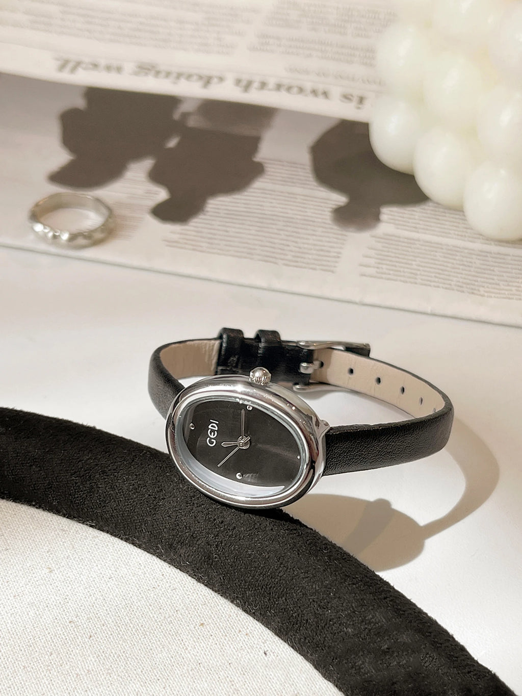 Elegante Luxus-Armbanduhren mit Lederarmband für Damen, wasserabweisender Quarzuhr mit kleinem ovalem Zifferblatt, perfektes Geschenk für Damen