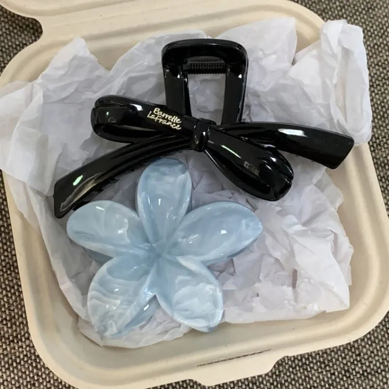 2-teiliges Vintage Haarclip-Set – Blau Polka Dots & Rote Schleife | Koreanische Haarspangen für Damen