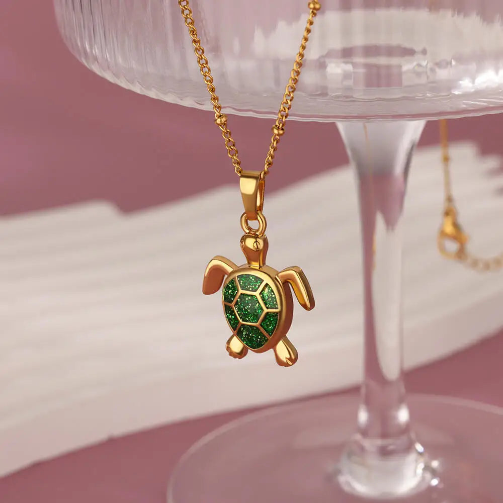 Farbige Schildkröten-Halskette aus Edelstahl – Sommerliche Perlenkette mit Tieranhänger für Damen & Unisex | Strand Schmuck Vintage Stil