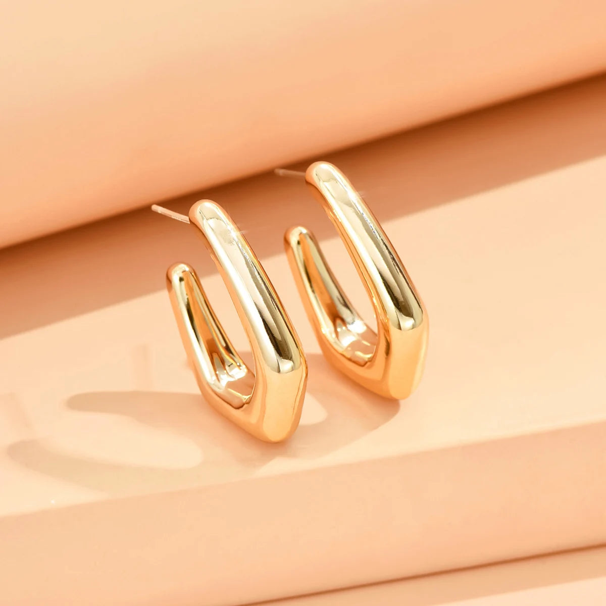 Natura Sabi Geometrische unregelmäßige metallische Farbohrringe für Frauen 2024, minimalistischer Stil, Persönlichkeitsohrringe, trendiger Schmuck, Geschenk