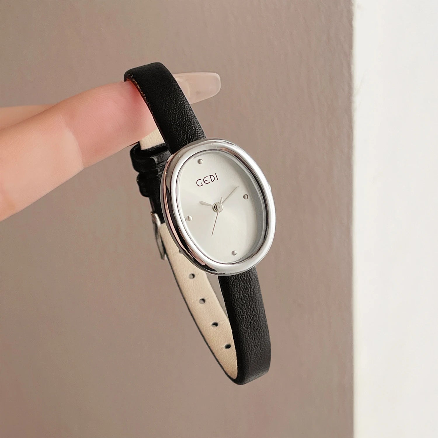 Elegante Luxus-Armbanduhren mit Lederarmband für Damen, wasserabweisender Quarzuhr mit kleinem ovalem Zifferblatt, perfektes Geschenk für Damen