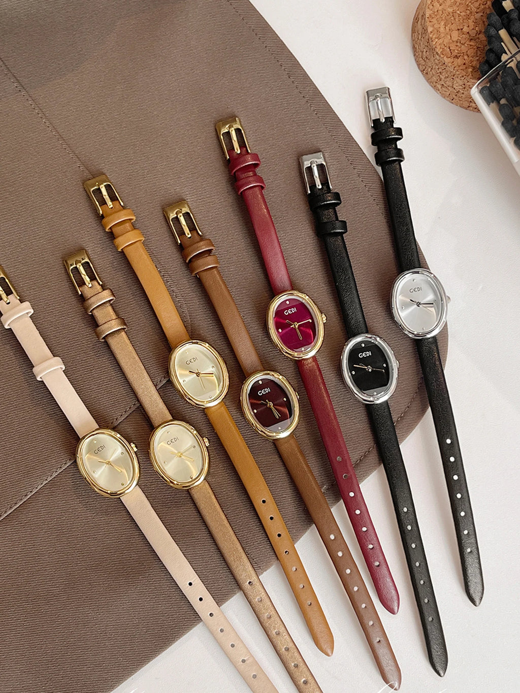 Elegante Luxus-Armbanduhren mit Lederarmband für Damen, wasserabweisender Quarzuhr mit kleinem ovalem Zifferblatt, perfektes Geschenk für Damen